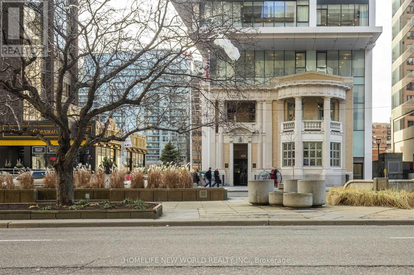 3909 426 University Ave, Toronto, ON M5G 1S9