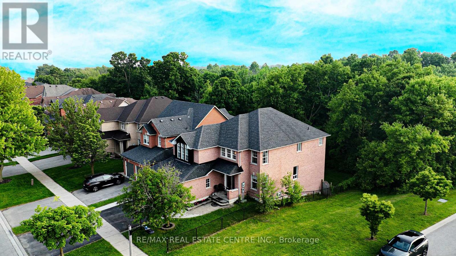 3100 Country Ln, Whitby, ON L1P 1M4