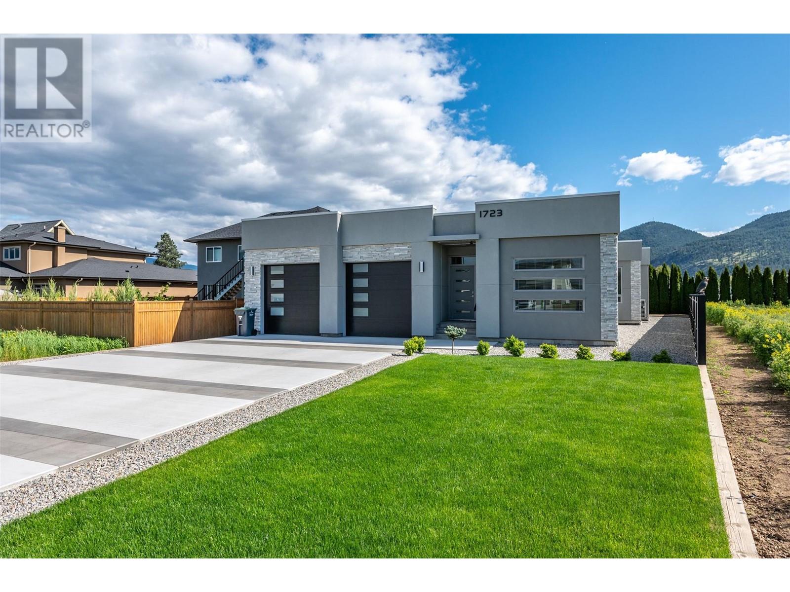 1723 Treffry Pl, Summerland, BC V0H 1Z9