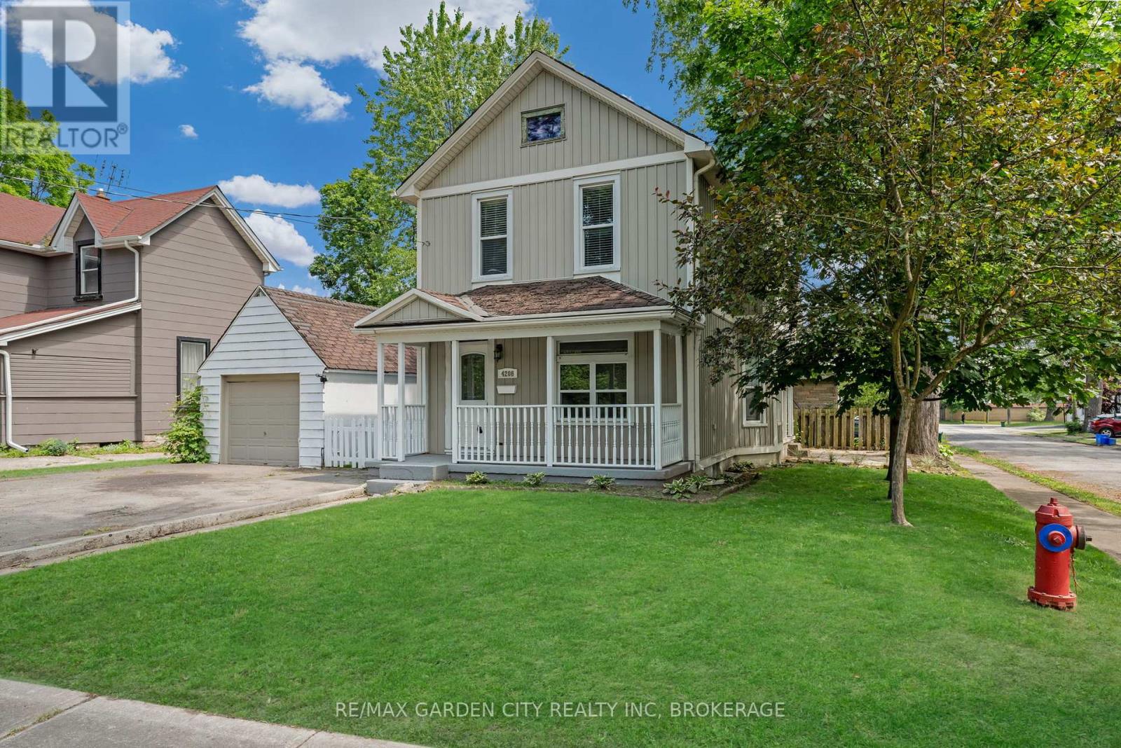 4208 Terrace Ave, Niagara Falls, ON L2E 3H6