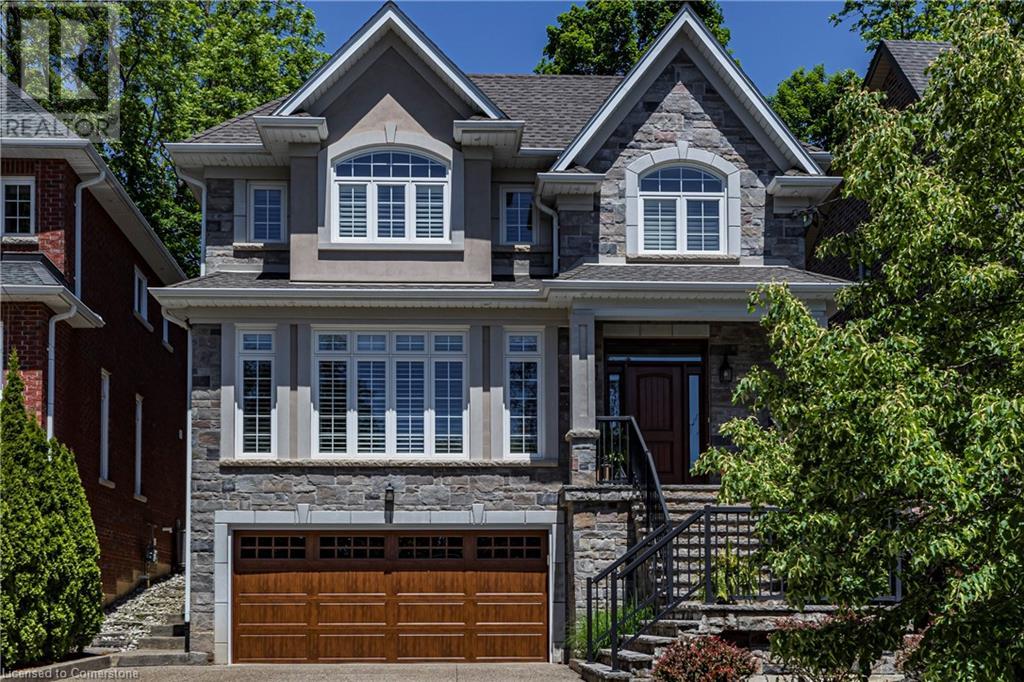 67 Alma St, Dundas, ON L9H 2E3