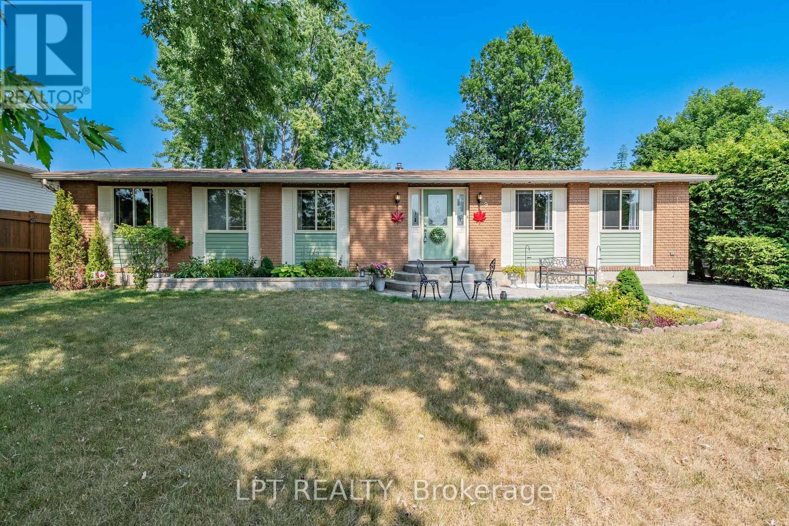 9 Dallaire Cres, Ottawa, ON K0A 2Z0