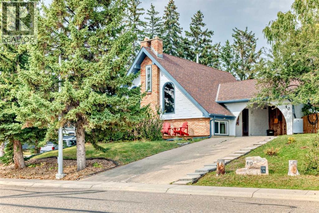 40 Mountain St W, Okotoks, AB T1S 1G7