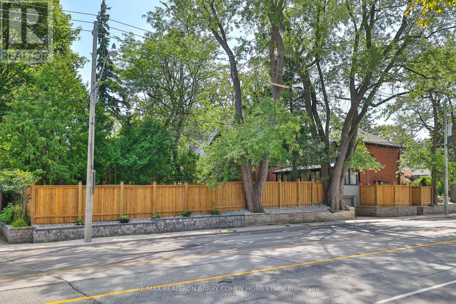 1 Wanless Cres, Toronto, ON M4N 3B6