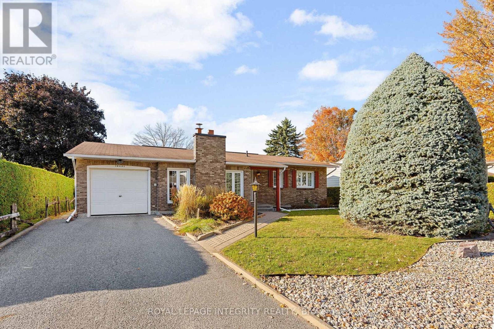 12 Wynford Ave, Ottawa, ON K2G 3Z3