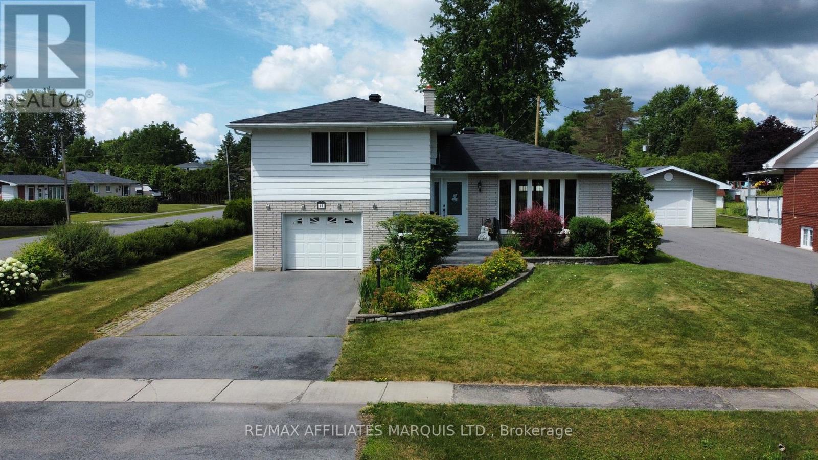 11 Ault Dr, South Stormont, ON K0C 1M0