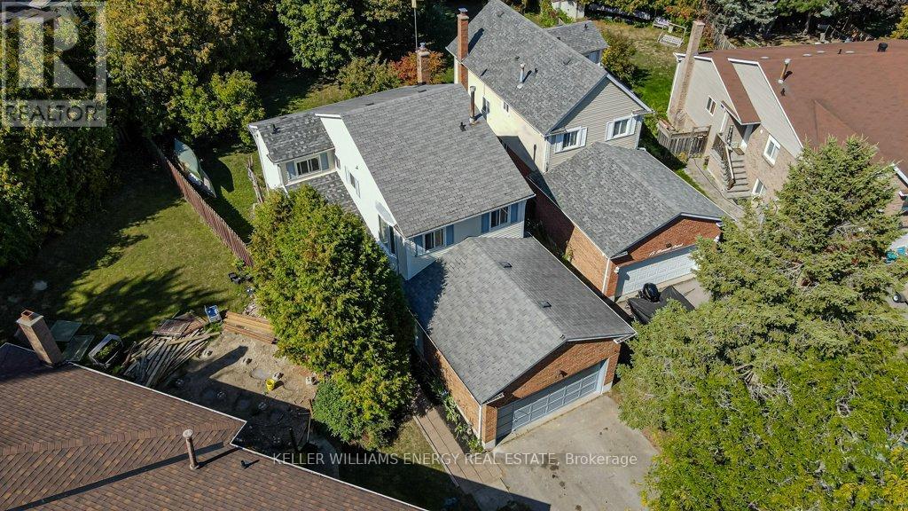 17 Barrow Ct, Whitby, ON L1P 1E4