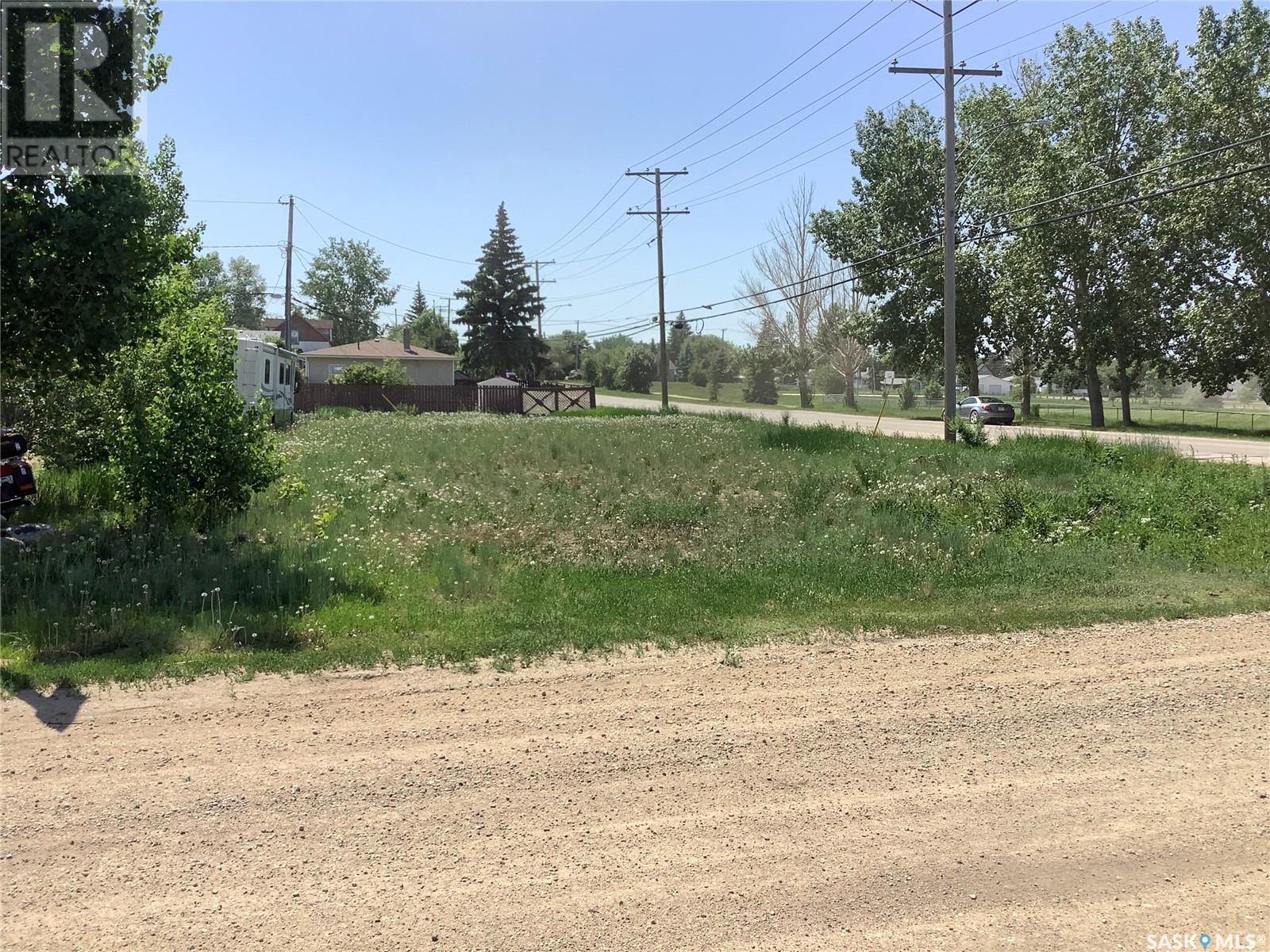 903 Oxford St E, Moose Jaw, SK S6H 0T1