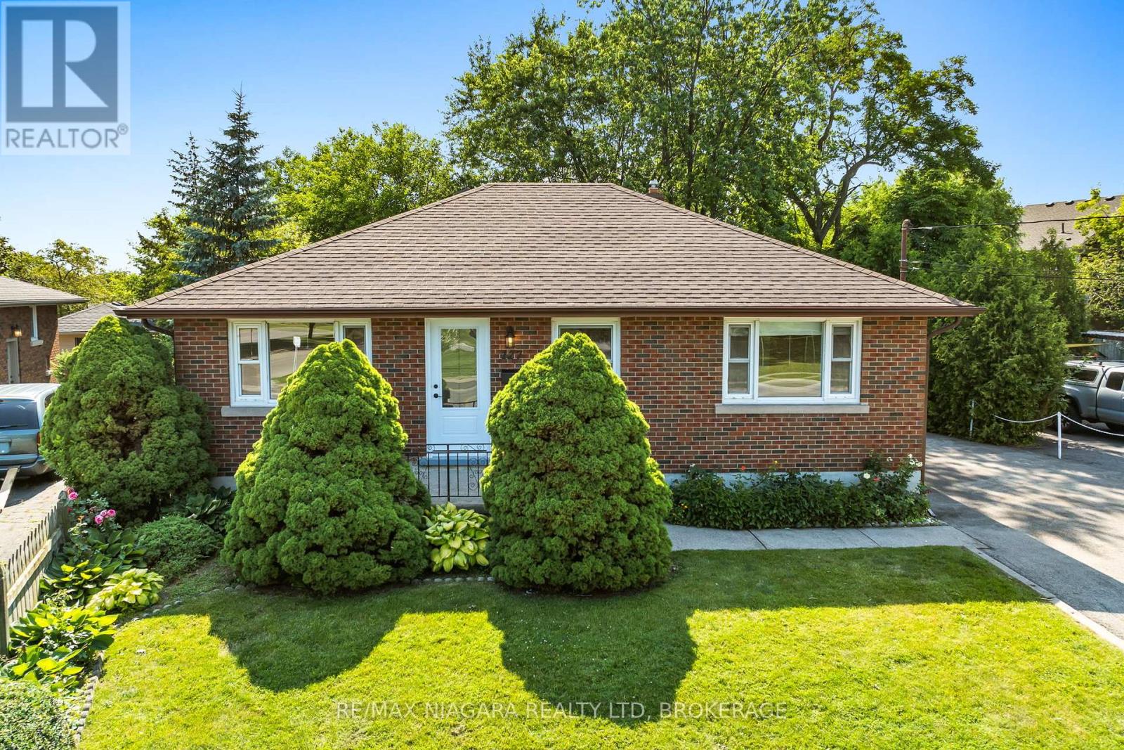 127 Louth St, St. Catharines, ON L2S 2T8