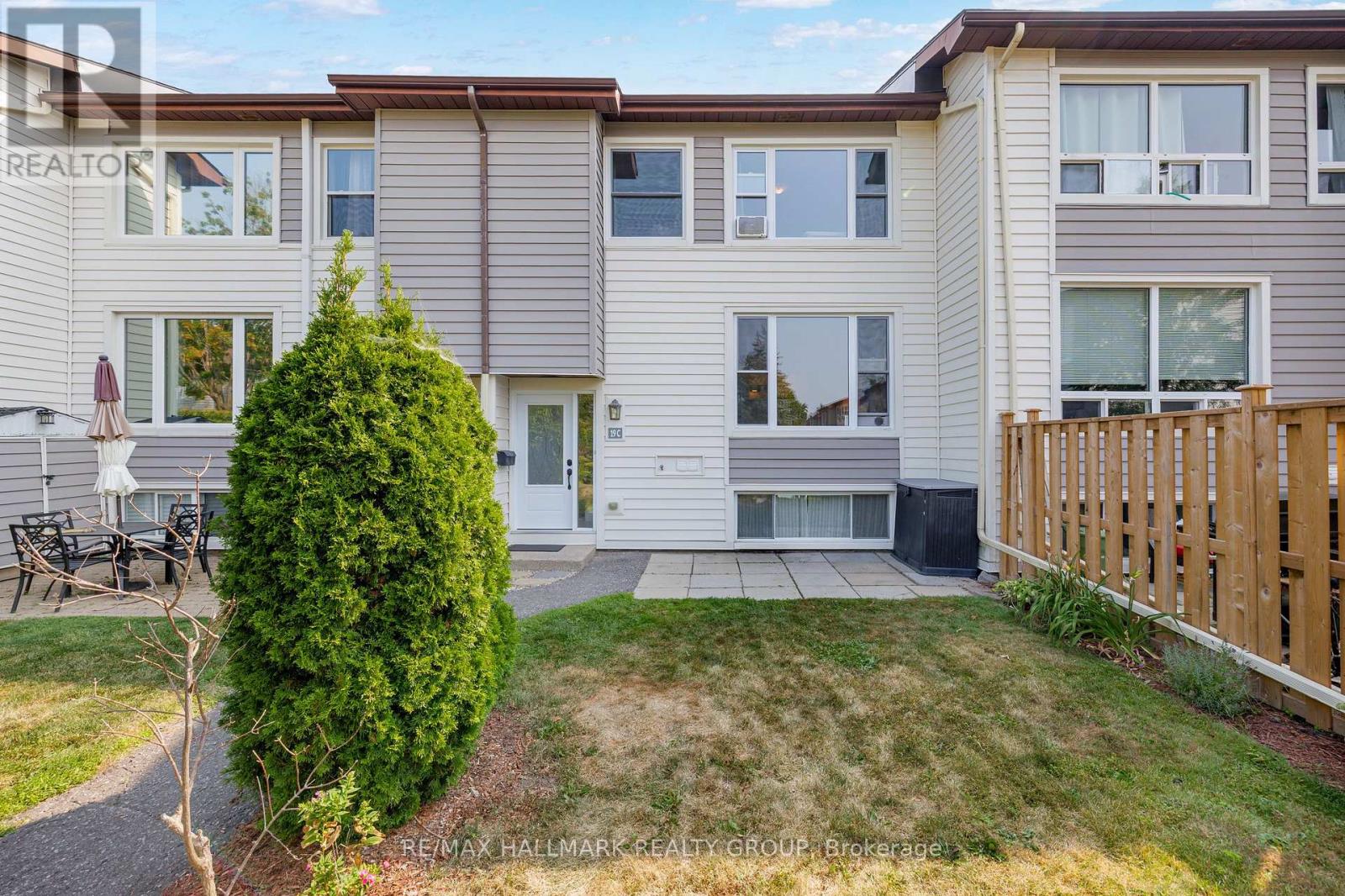 19 Banner Road #c, Ottawa, ON K2H 8T3