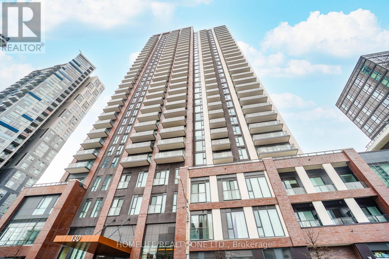 2002 130 River St, Toronto, ON M5A 0R8