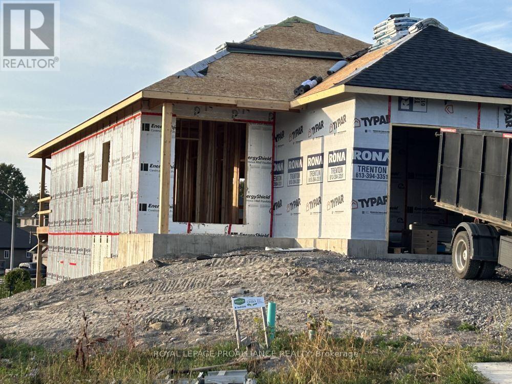 37 Rosewood Dr, Quinte West, ON K0K 2C0