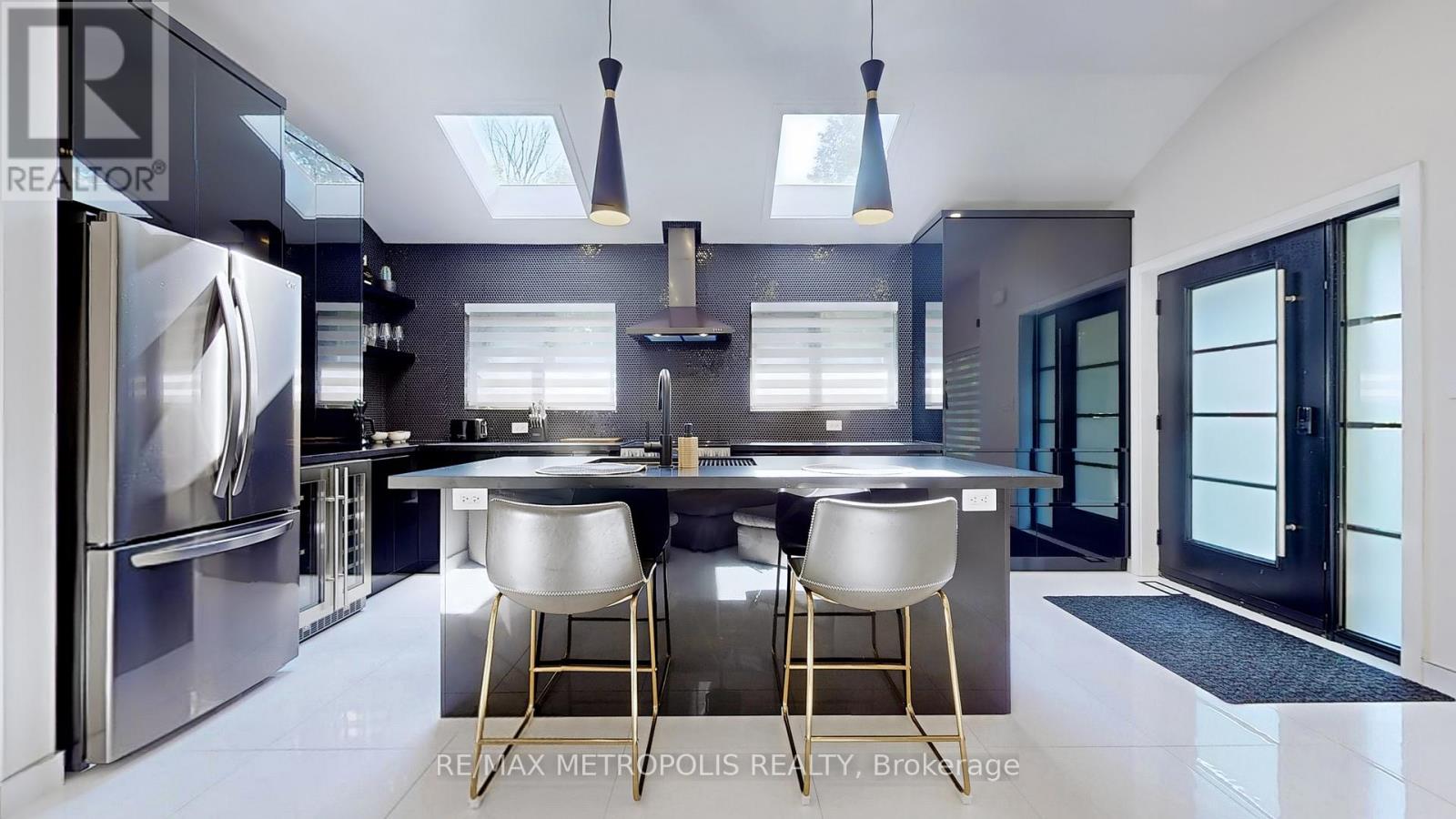 640 Lansdowne Dr, Oshawa, ON L1G 1W4