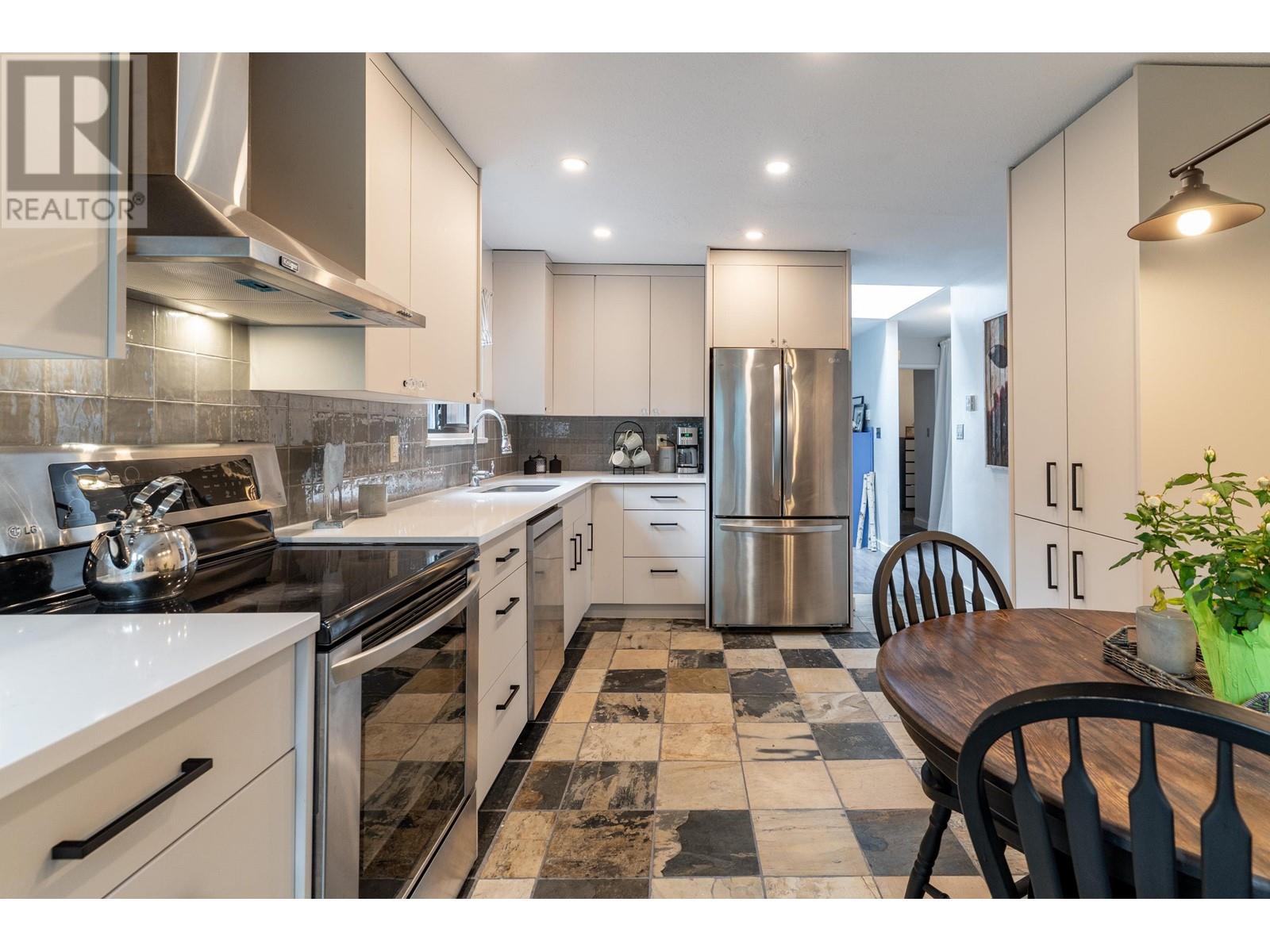 2532 Burian Dr, Coquitlam, BC V3K 5W9