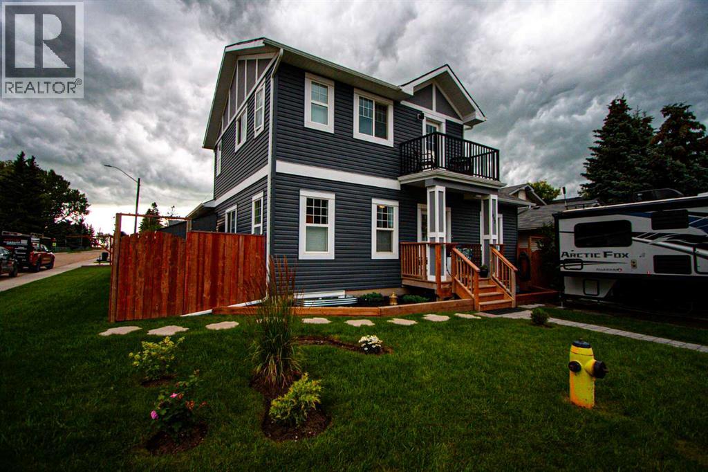1637 Athabasca St, Crossfield, AB T0M 0S0