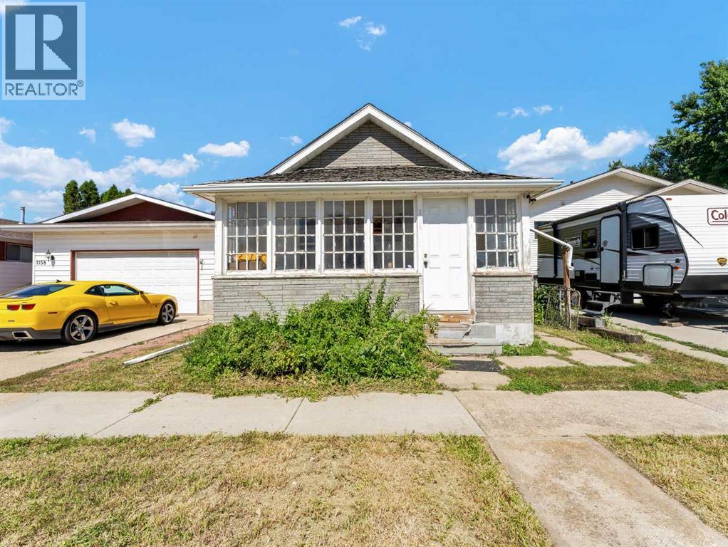 1172 Elm St SE, Medicine Hat, AB T1A 1C5