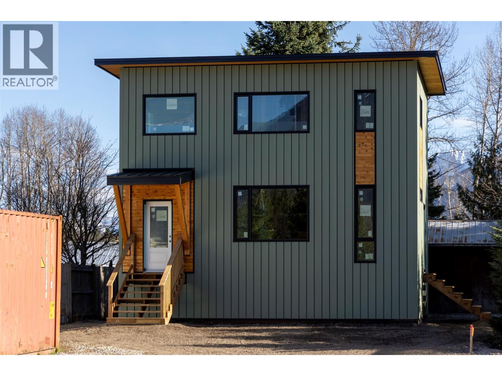 1170 Mcdonald Ave, Fernie, BC V0B 1M1