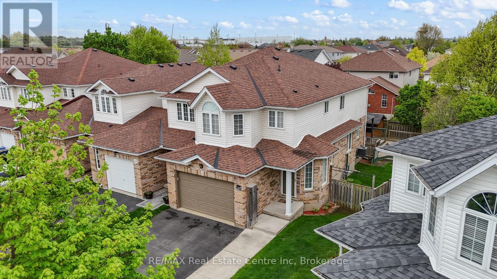 137 Gosling Gdns, Guelph, ON N1G 5E6