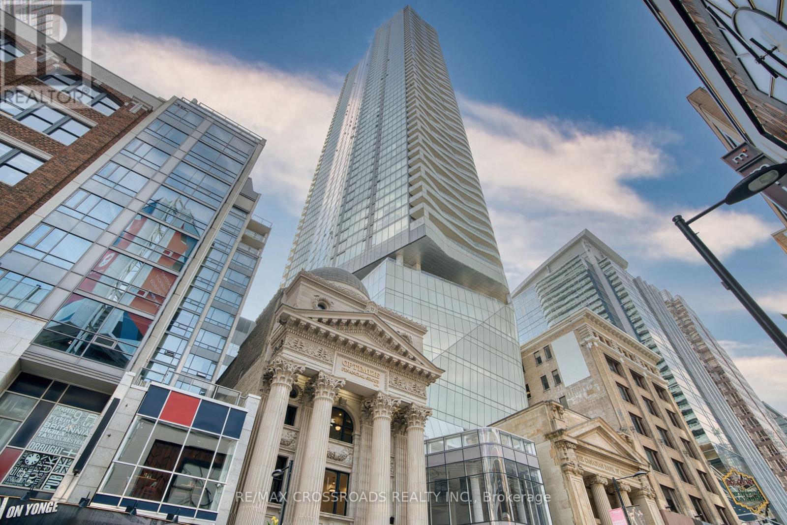 1510 197 Yonge St, Toronto, ON M5B 0C1