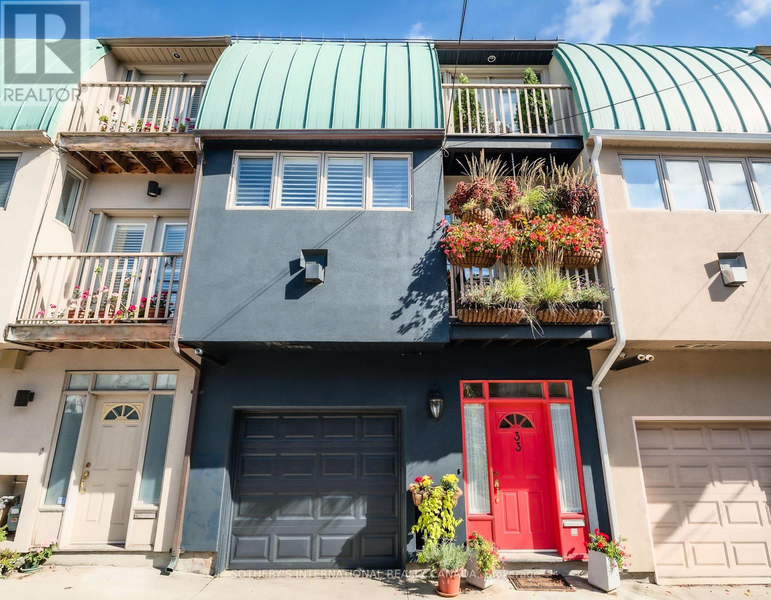 33 Broadcast Ln, Toronto, ON M4X 1X7