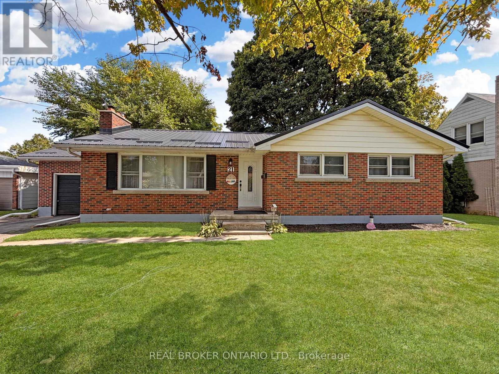 21 Richard Ave, Haldimand, ON N3Y 3J1