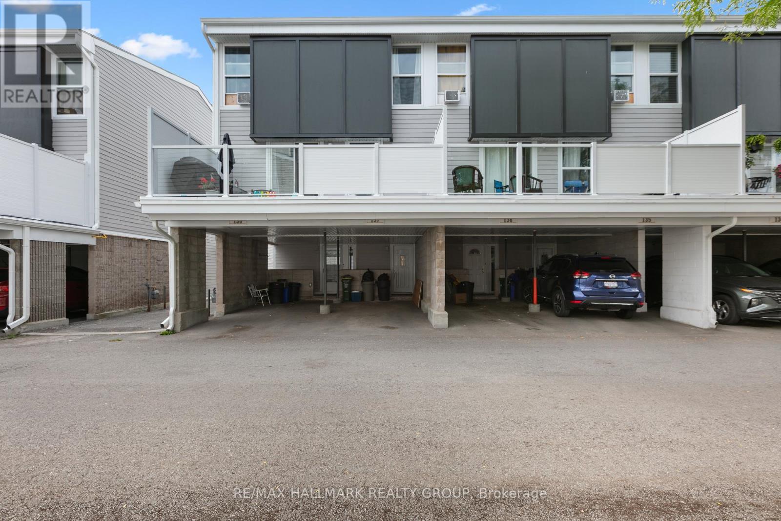 137 3445 Uplands Dr, Ottawa, ON K1V 9N5