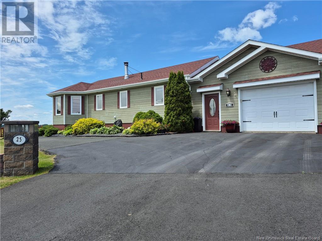 25 Bayshore Dr, Bathurst, NB E2A 6A5