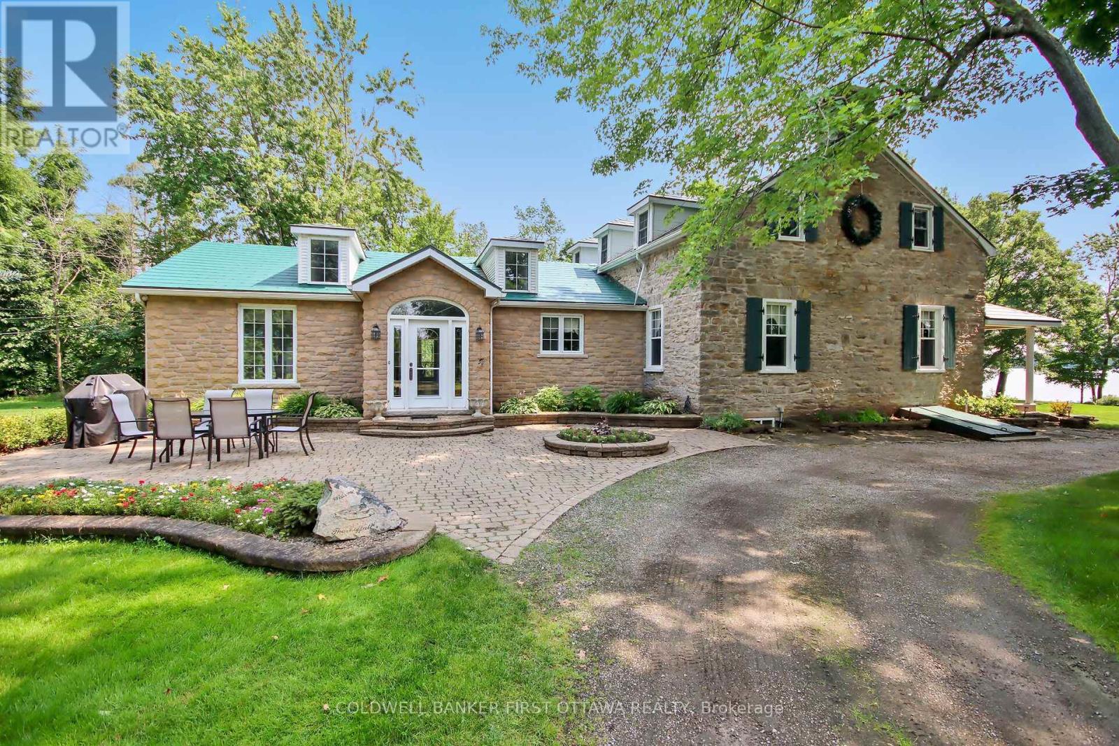100 Loch End Rd, Beckwith, ON K7C 0S9