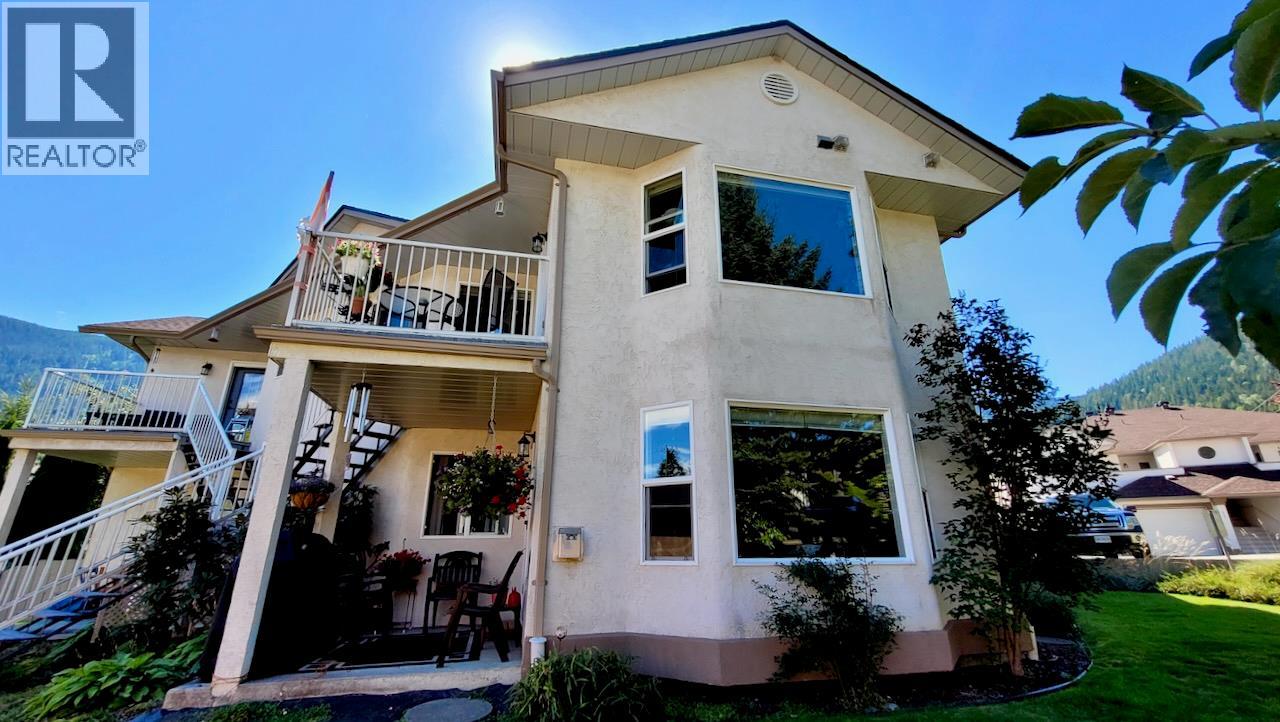 428 Beasley Cres W, Nelson, BC V1L 5Y4