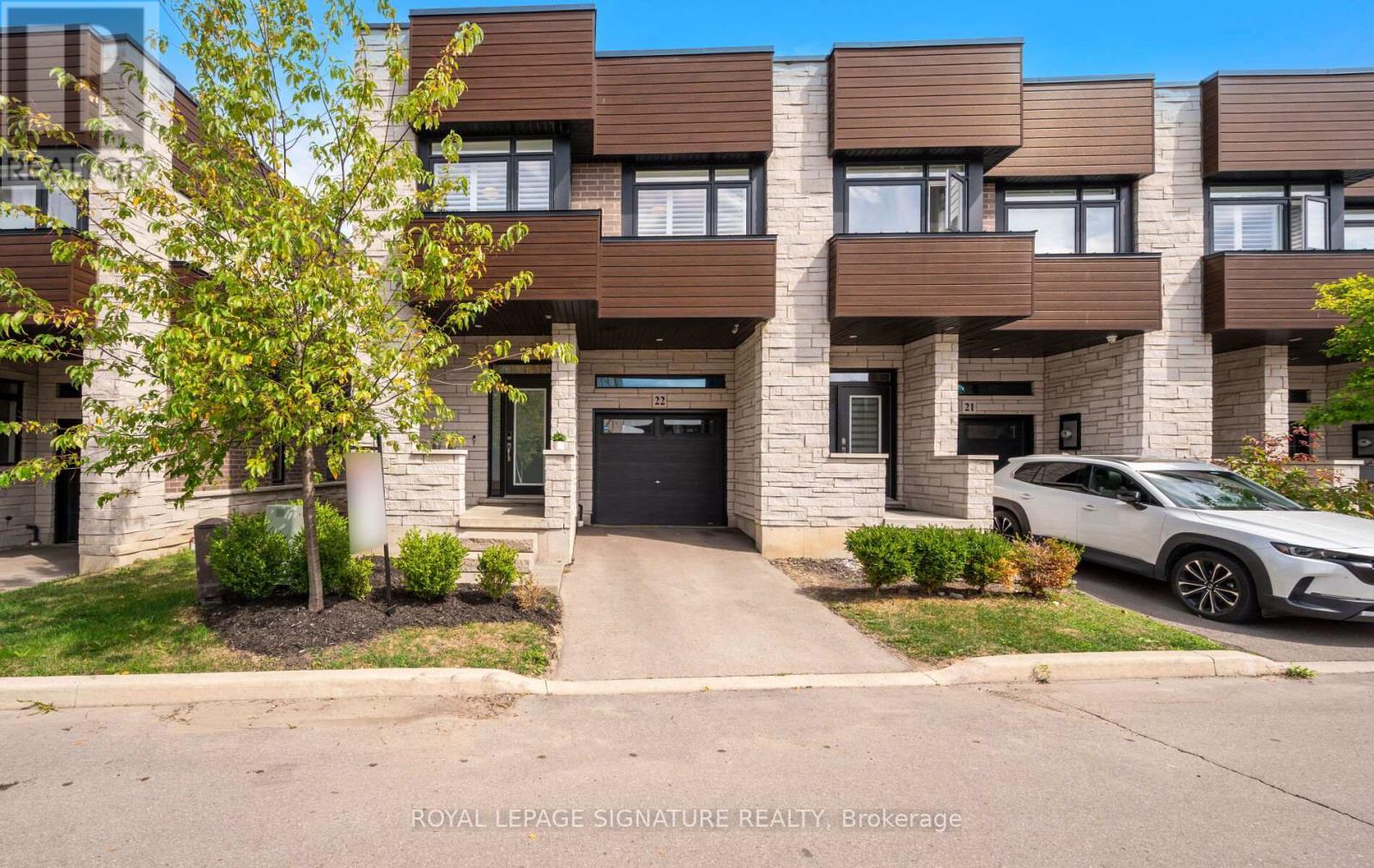 22 35 Midhurst Hts, Hamilton, ON L8J 0K9