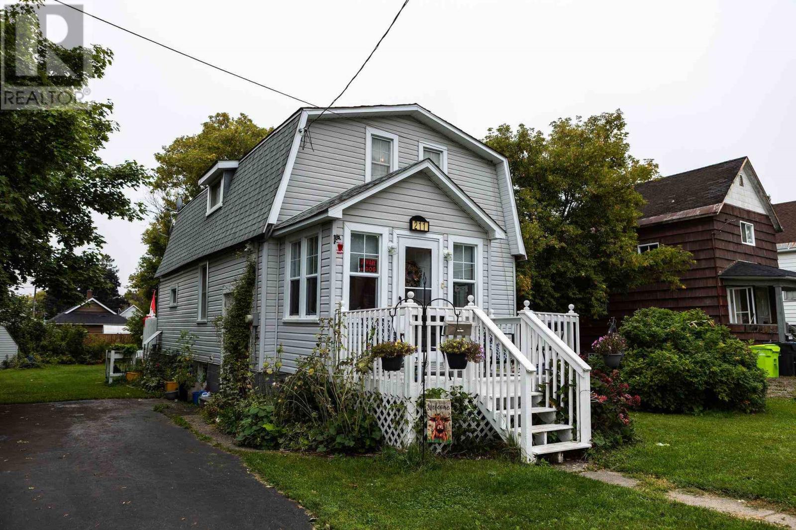211 Spruce St, Sault Ste. Marie, ON P6B 2H1