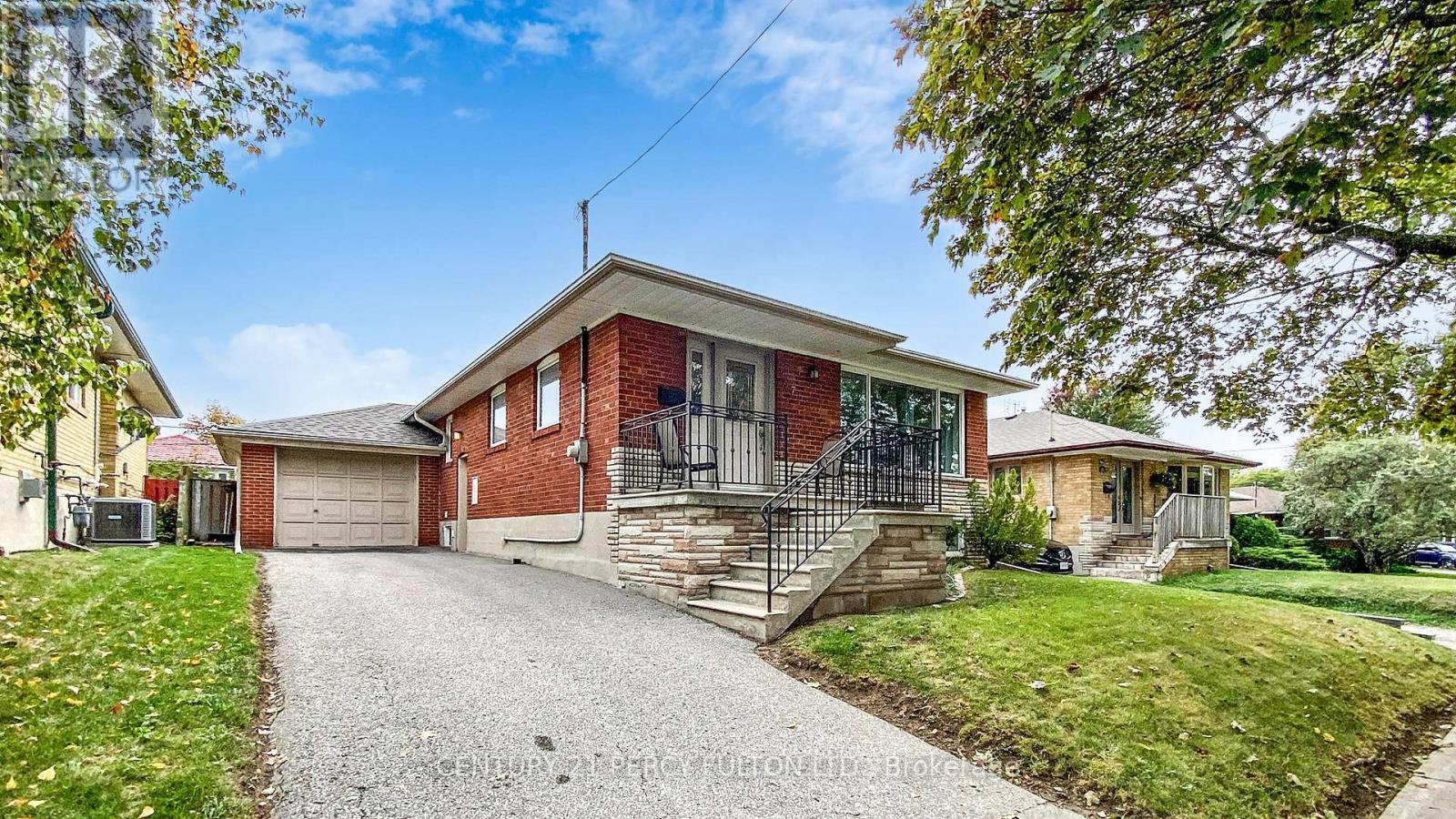27 Grassington Cres, Toronto, ON M1G 1X4