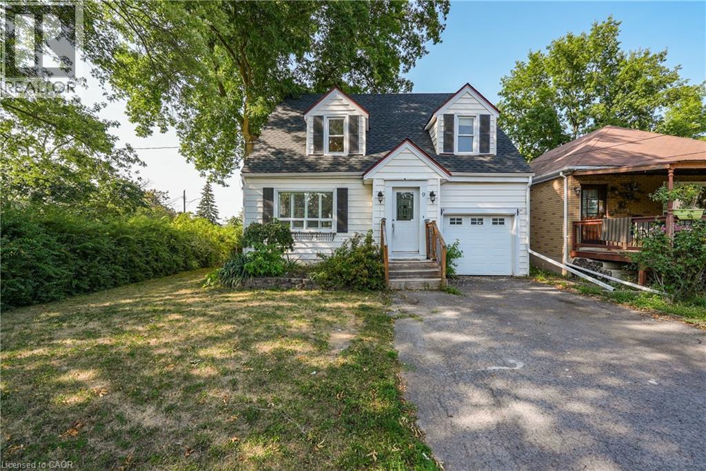 9 Arlington Ave, St. Catharines, ON L2P 3A3