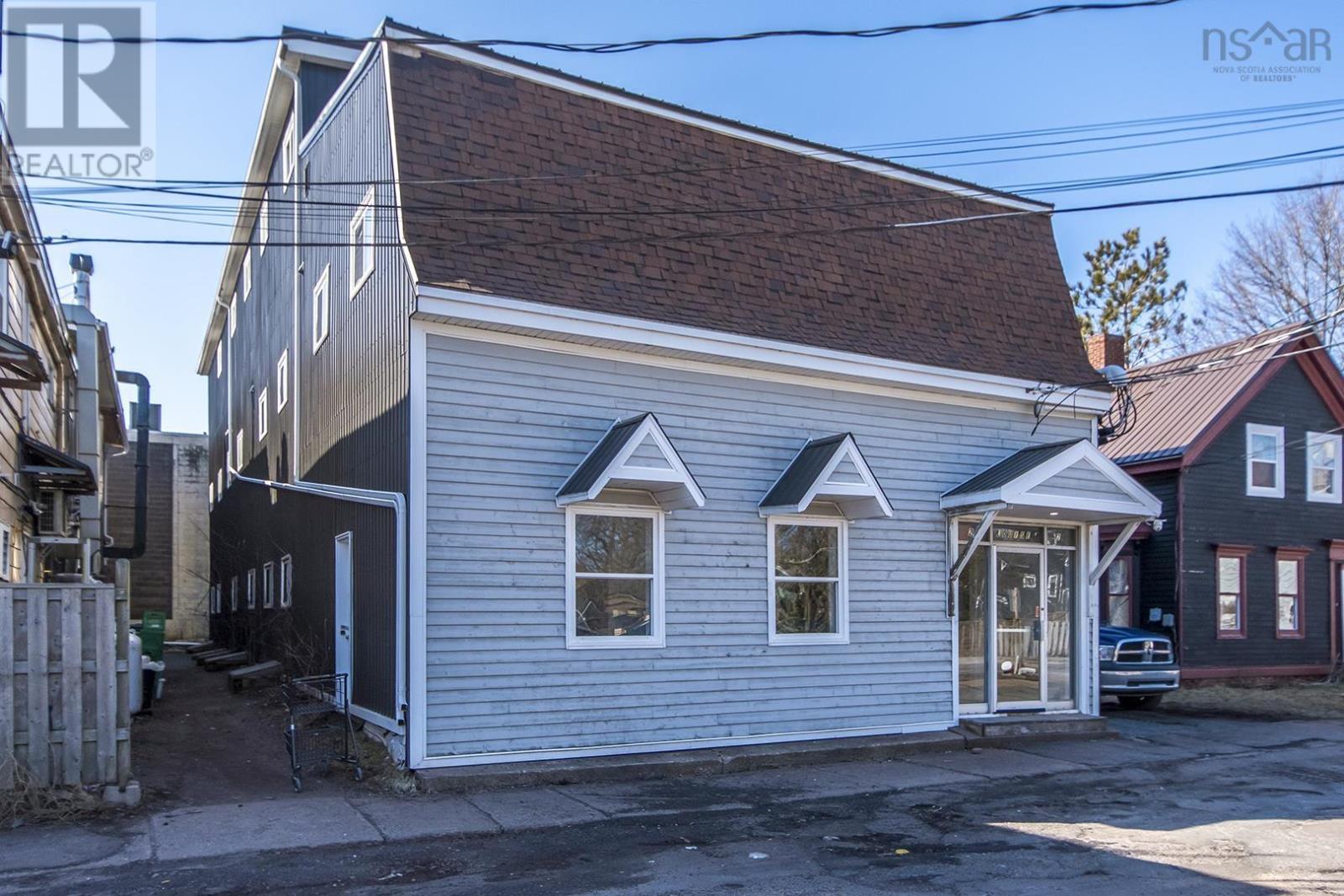 24 Louise St, Truro, NS B2N 3K2