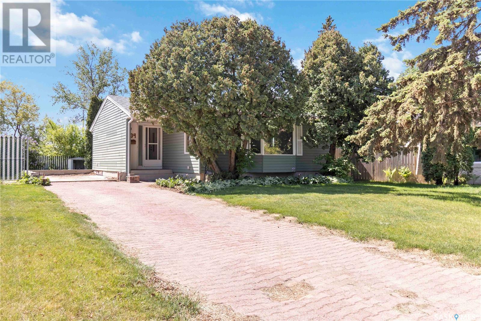 2534 Eastview, Saskatoon, SK S7J 3G6