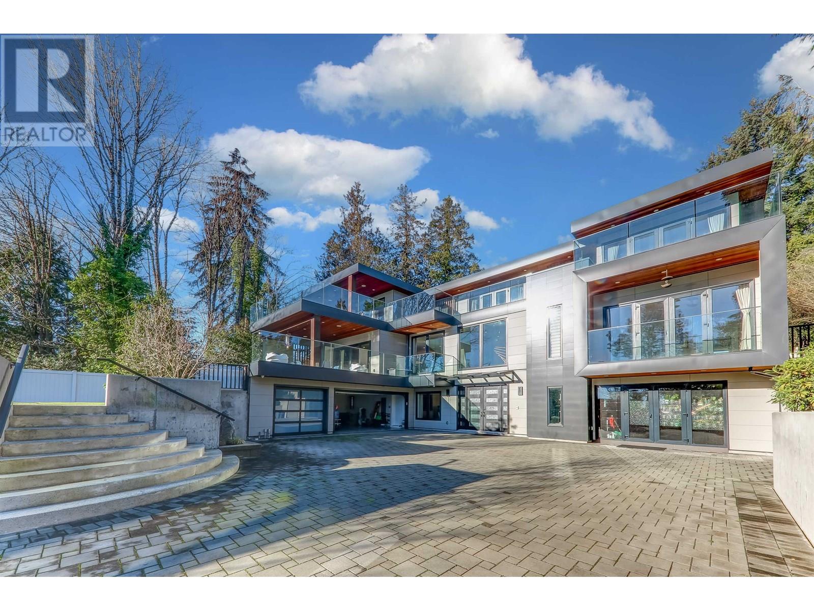 1497 Queens Ave, West Vancouver, BC V7T 2J1