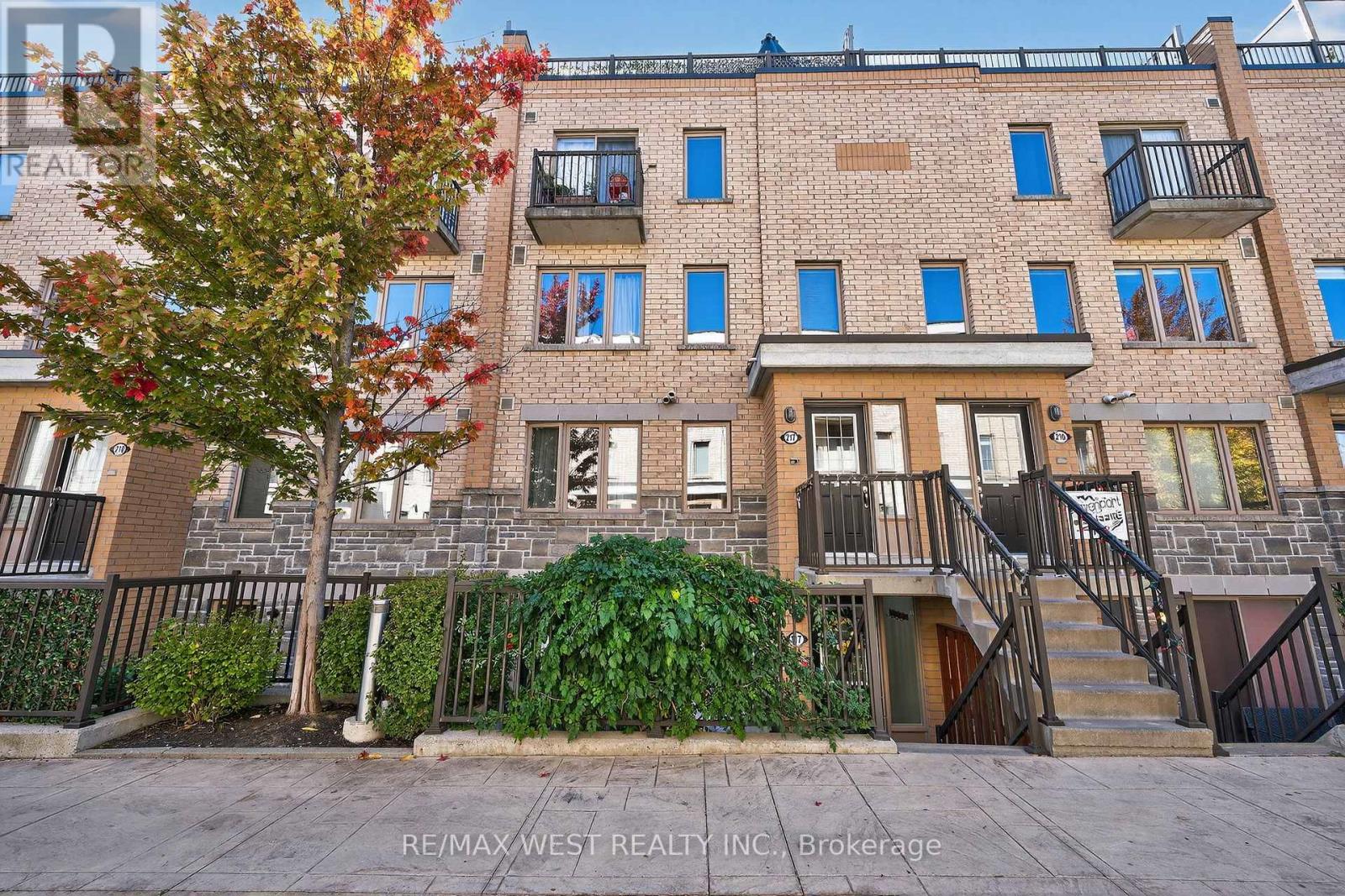 117 14 Foundry Ave, Toronto, ON M6H 0A8