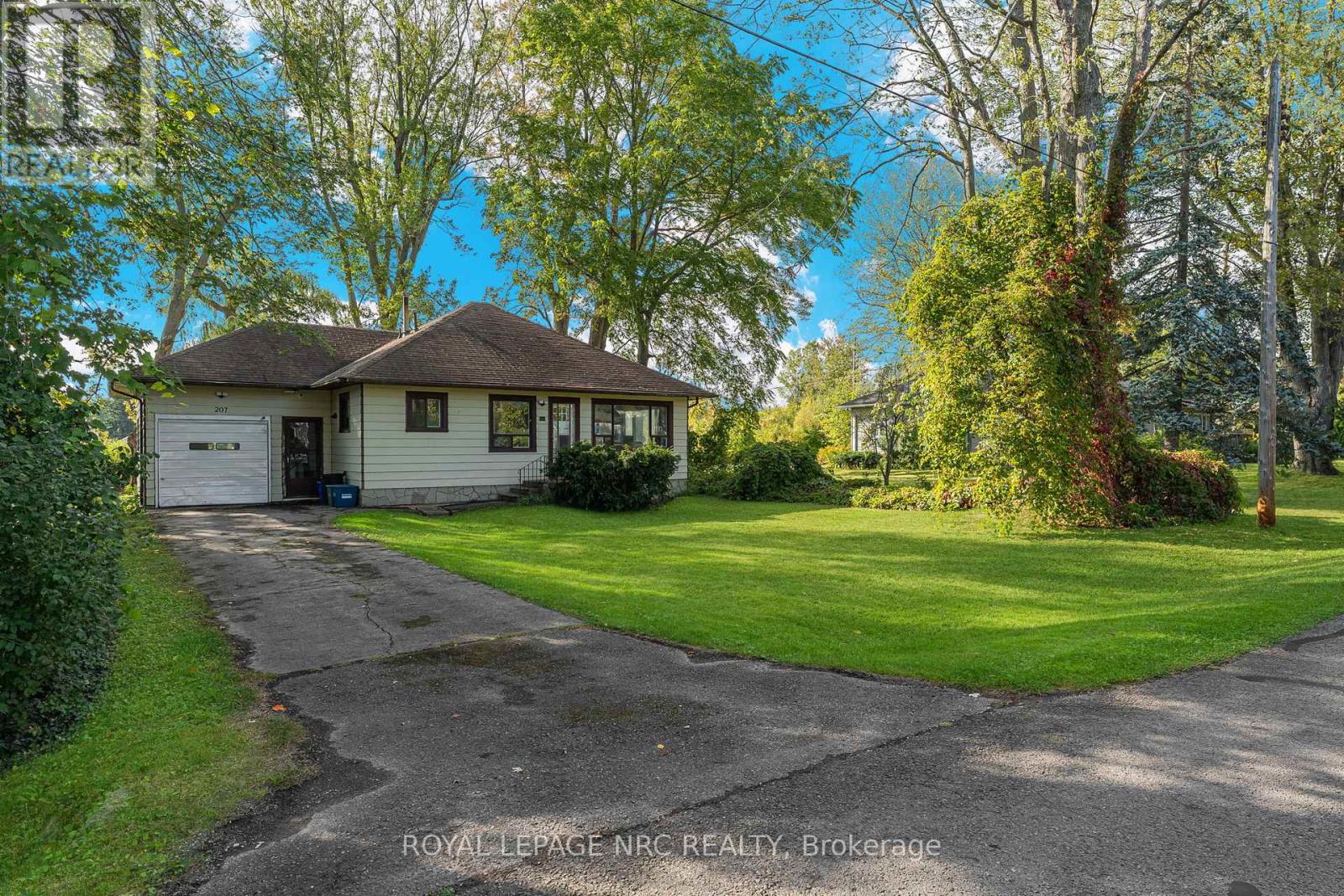 207 Elmwood Ave, Fort Erie, ON L0S 1B0