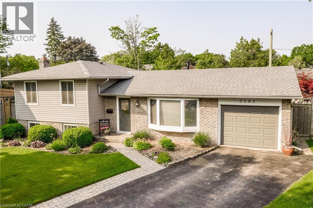 5203 Broughton Cres, Burlington, ON L7L 3C1