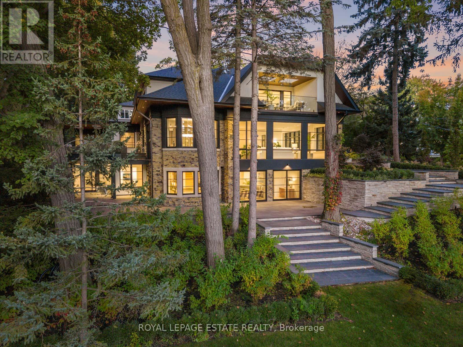 8 Crown Park Rd, Toronto, ON M4E 1J9