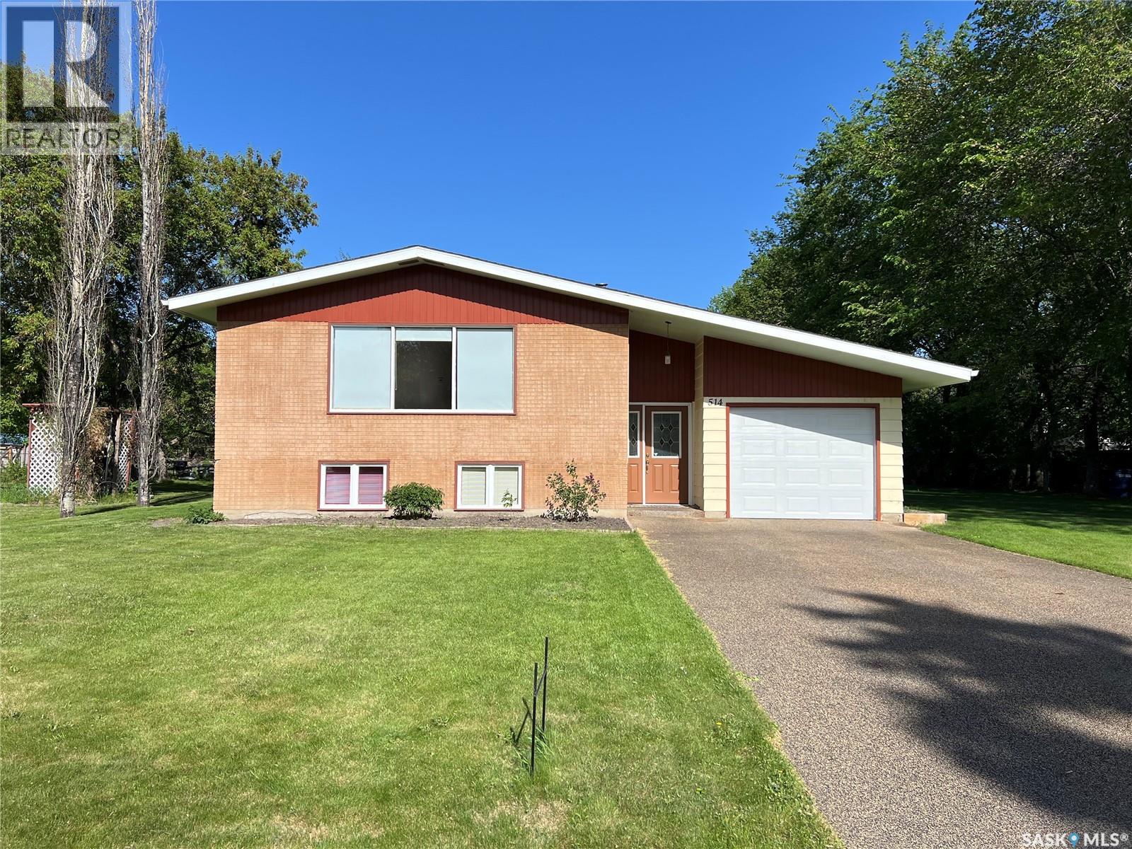 514 2 Street East, Meadow Lake, SK S9X 1G6