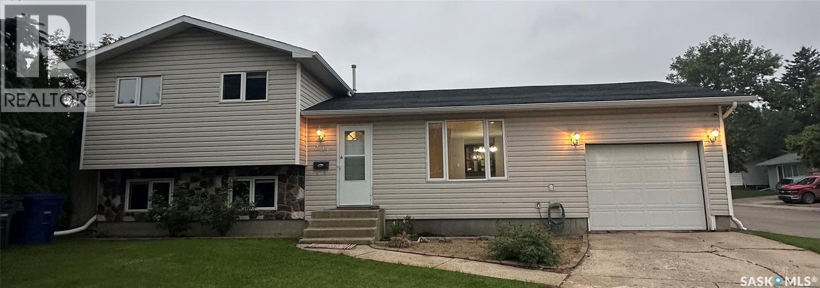 201 Haviland Cres, Saskatoon, SK S7L 5B1