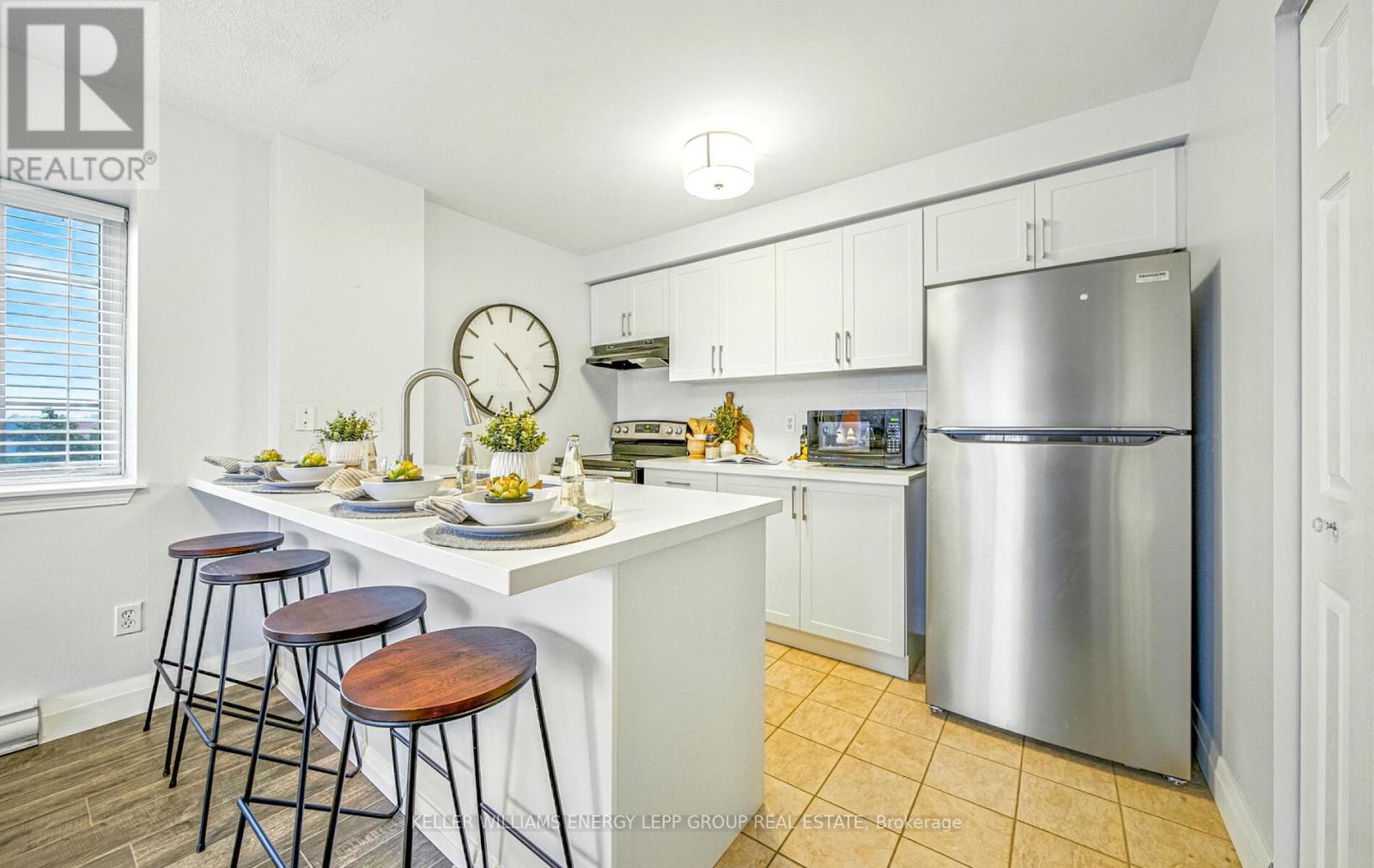 301 91 Aspen Springs Dr, Clarington, ON L1C 5J9