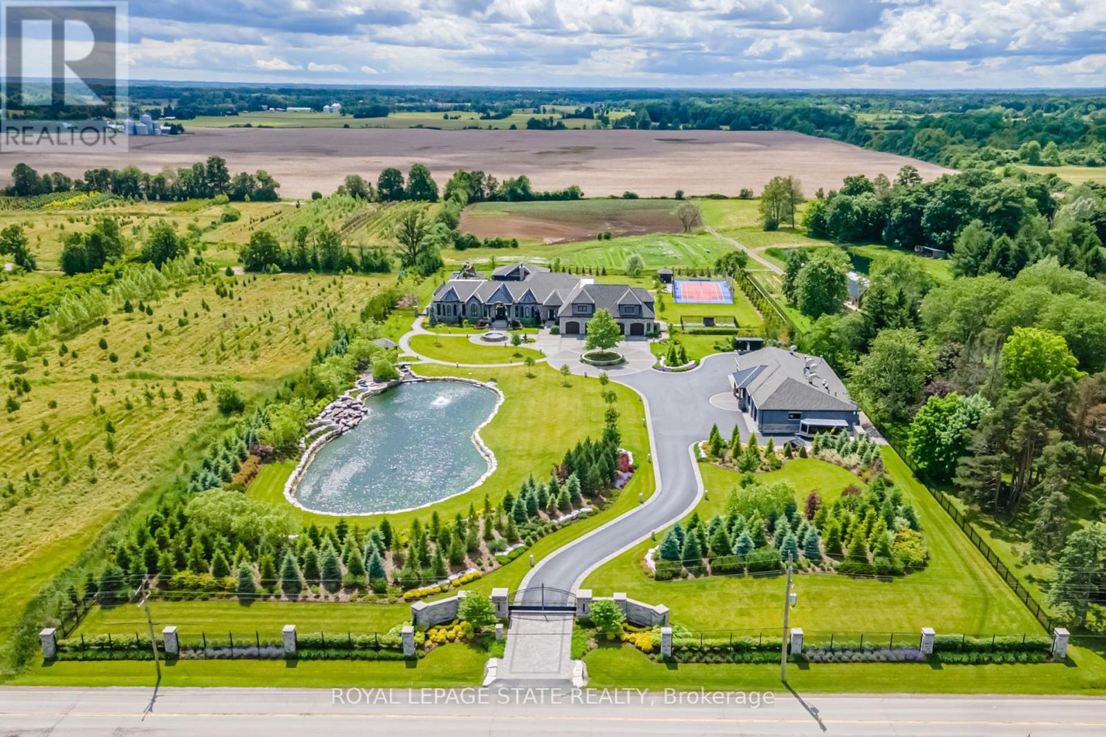 1272 Fiddlers Green Rd, Hamilton, ON L9G 3L1
