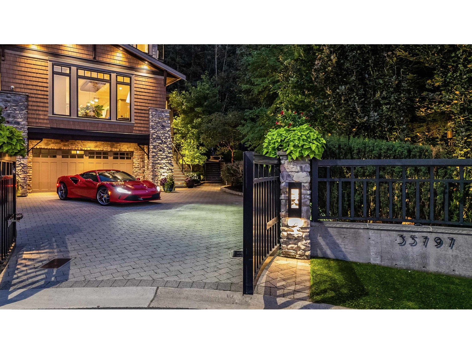 35797 Ledgeview Dr, Abbotsford, BC V3G 2Z2