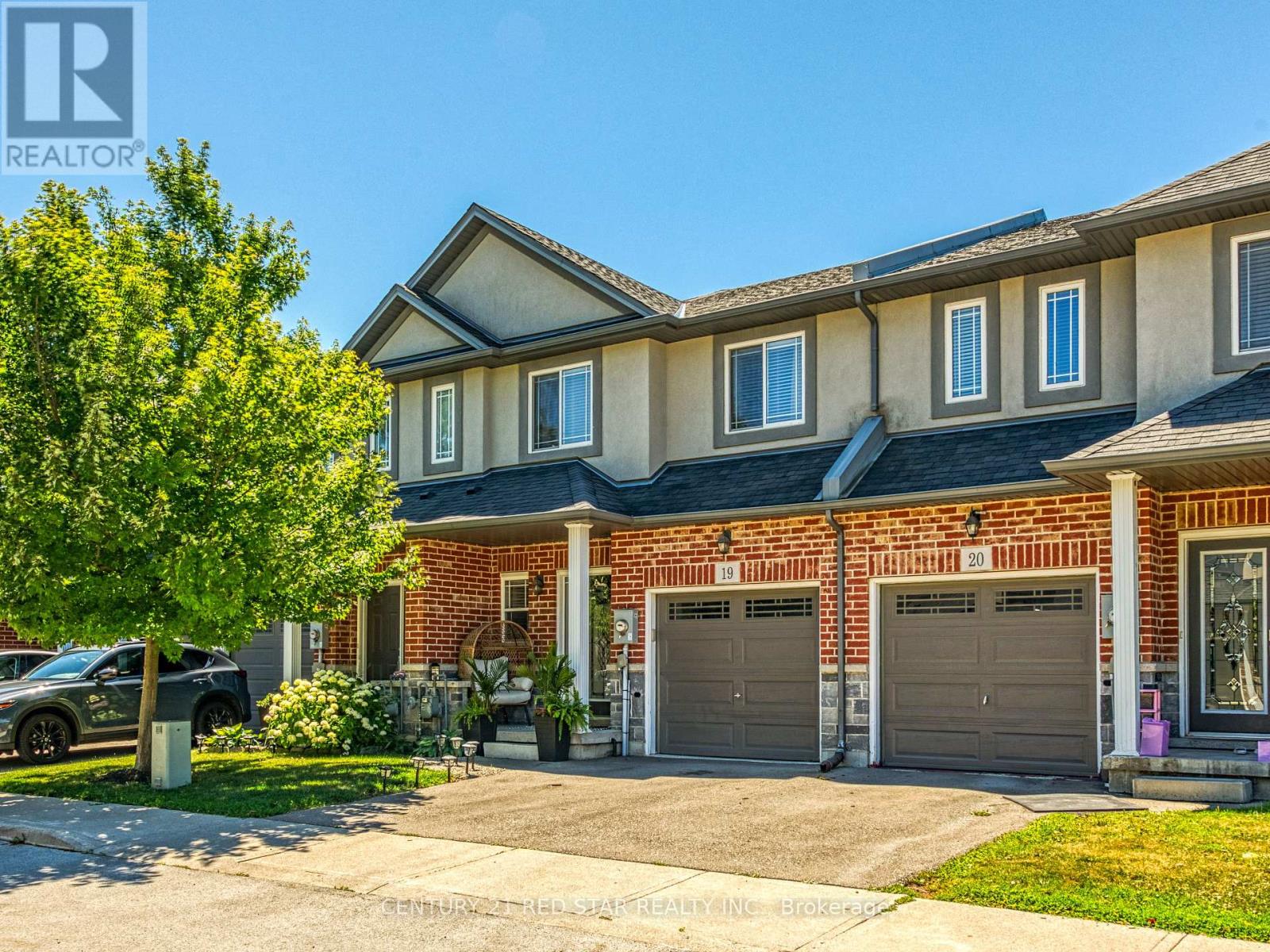 19 345 Glancaster Rd, Hamilton, ON L9G 3K9