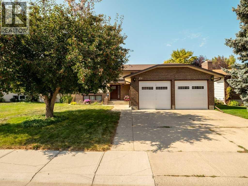 84 Elm Cres S, Lethbridge, AB T1K 4X1