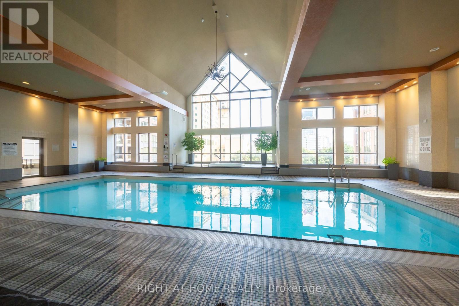 703 4080 Living Arts Dr, Mississauga, ON L5B 4N3