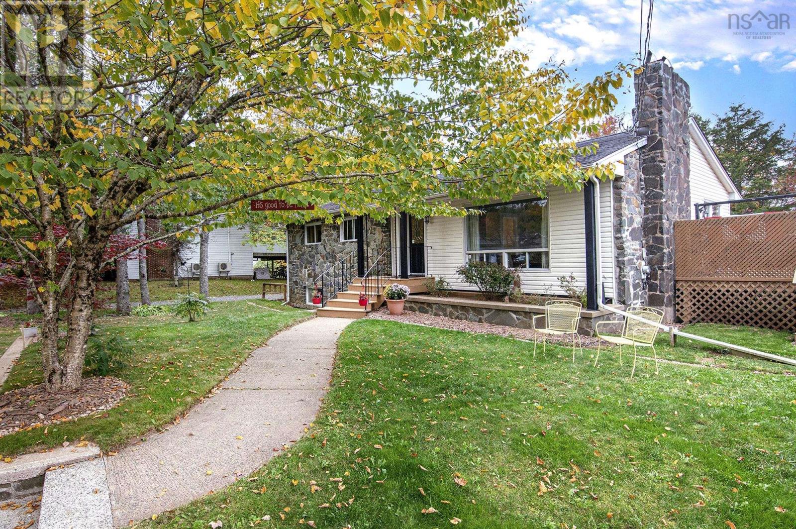 166 Fenerty Rd, Middle Sackville, NS B4E 3B1