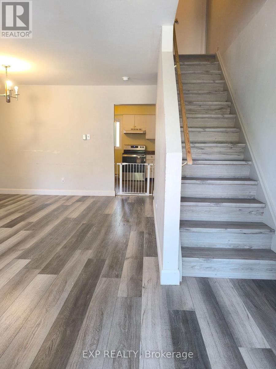2 311 Vesta Rd, London, ON N5Y 5J3